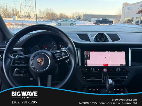 Used 2022 Porsche Macan w/ Premium Package Plus image 14