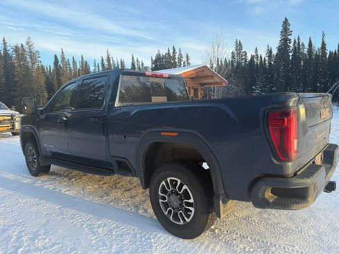 Used 2023 GMC Sierra 2500 AT4 w/ AT4 Preferred Package image 3