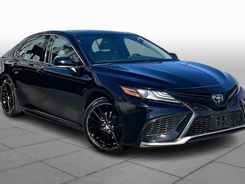 Used 2023 Toyota Camry XSE FWD image 3