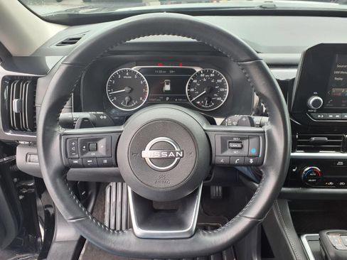 Used 2025 Nissan Pathfinder SV AWD/4WD image 14