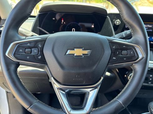 Used 2025 Chevrolet Trax LT w/ LT Convenience Package FWD image 27