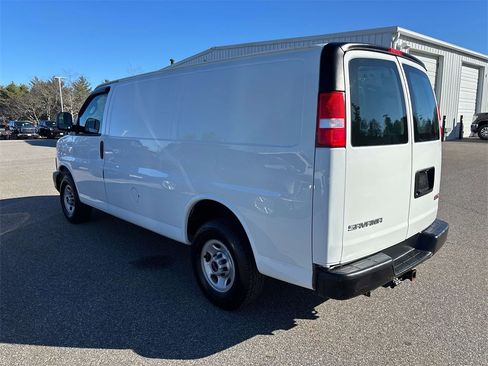 Used 2019 GMC Savana 2500 w/ Enhanced Convenience Package image 5