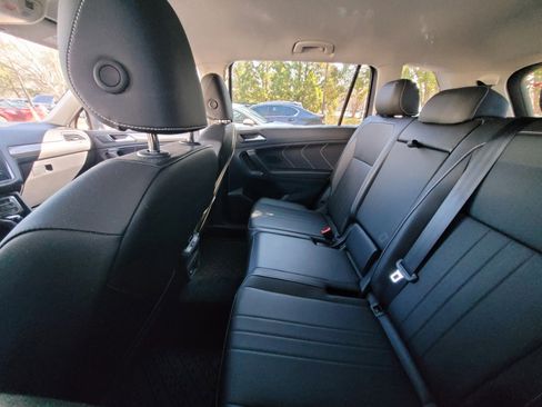 Used 2024 Volkswagen Tiguan SE image 9