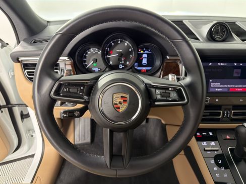 Certified 2024 Porsche Macan AWD/4WD image 11