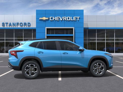 New 2026 Chevrolet Trax LT w/ Sunroof Package FWD image 5