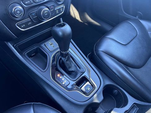 Used 2019 Jeep Cherokee Latitude Plus image 17