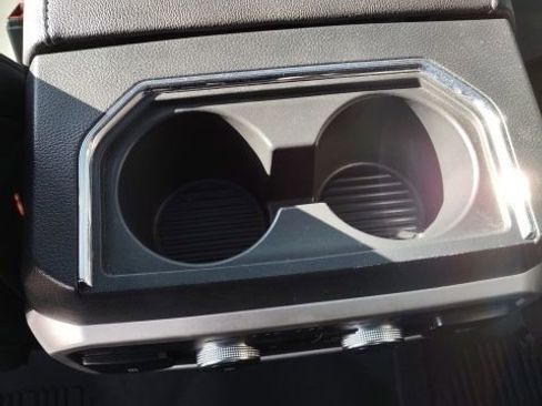 Used 2023 Ford Expedition XLT image 14