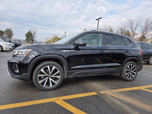 Used 2023 Volkswagen Taos SE w/ Panoramic Sunroof Package image 1