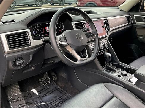 Used 2022 Volkswagen Atlas SE w/ Black Wheel Package image 16
