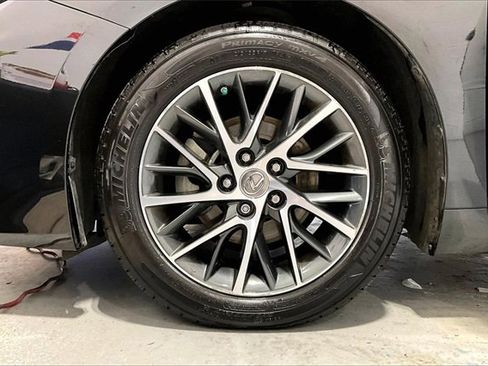 Used 2017 Lexus ES 350 w/ Luxury Package image 34