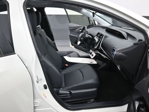 Used 2016 Toyota Prius Three Touring image 32