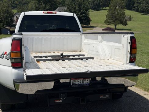 Used 2005 GMC Sierra 3500 SLT w/ Heavy-Duty Power Package AWD/4WD image 11