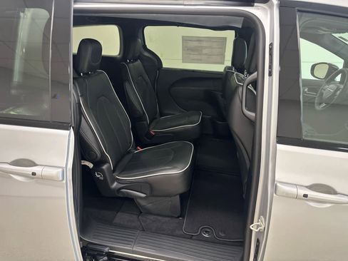 New 2026 Chrysler Pacifica Limited w/ S Appearance Package AWD/4WD image 18
