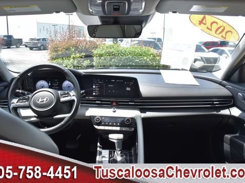 Used 2024 Hyundai Elantra Limited FWD image 3