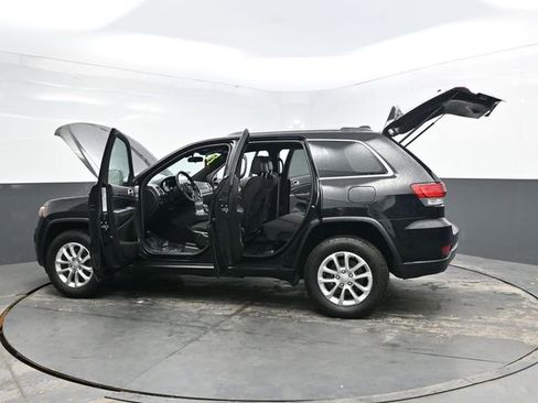 Used 2021 Jeep Grand Cherokee Laredo image 42