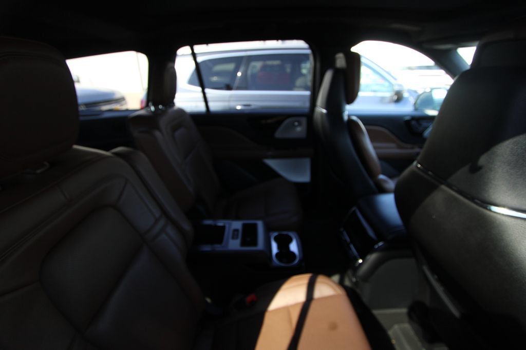 Used 2022 Lincoln Aviator Reserve w/ Equipment Group 201A AWD/4WD image 17