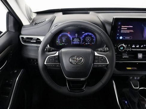 New 2026 Toyota Highlander Platinum AWD/4WD image 3