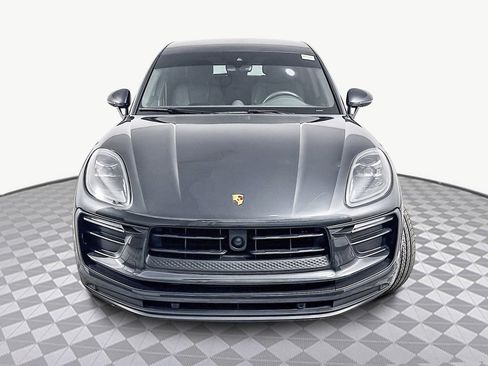 Used 2023 Porsche Macan image 2