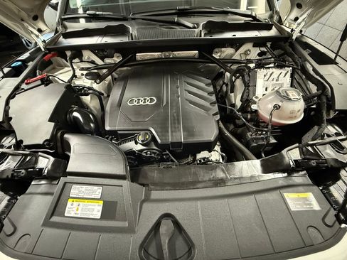 Certified 2022 Audi Q5 2.0T Premium w/ Convenience Package image 9