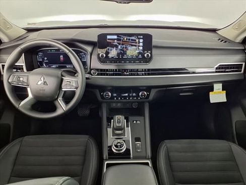 Used 2024 Mitsubishi Outlander SE image 14