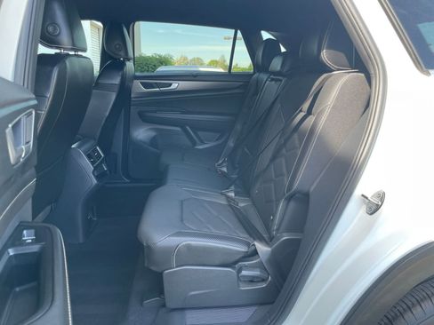 Used 2025 Volkswagen Atlas Cross Sport SE image 39