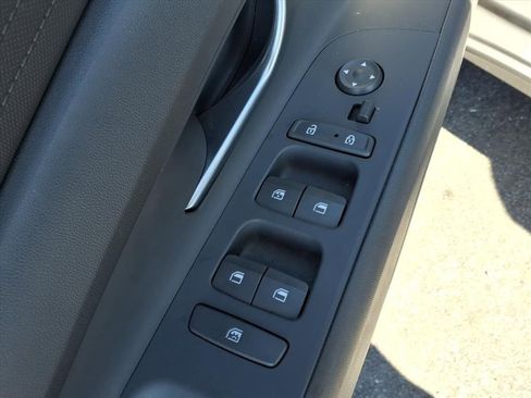 Used 2023 Hyundai Elantra Blue image 7