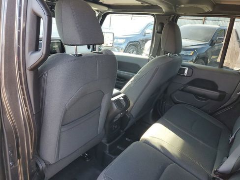 Used 2025 Jeep Wrangler Unlimited Sahara AWD/4WD image 9
