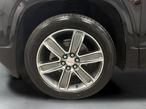 Used 2017 GMC Acadia Denali w/ Technology Package FWD image 27