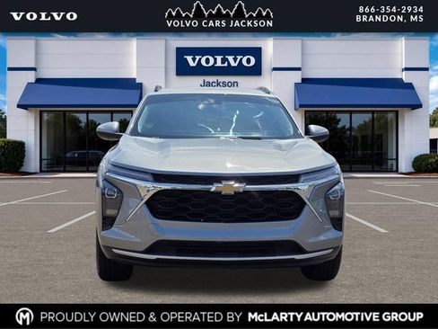 Used 2024 Chevrolet Trax LT w/ Driver Confidence Package FWD image 2