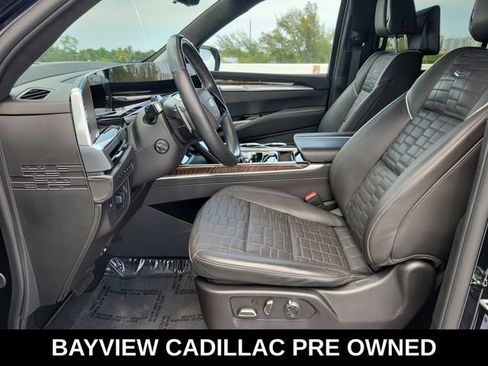 Used 2025 Cadillac Escalade Premium Luxury Platinum AWD/4WD image 22