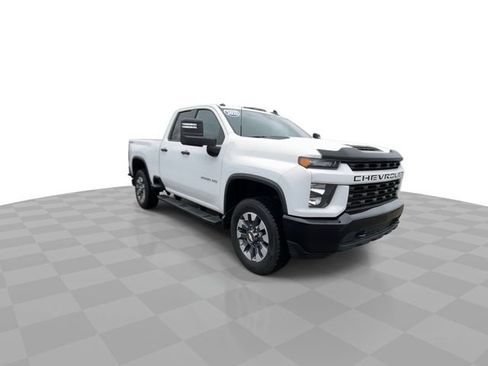 Used 2021 Chevrolet Silverado 2500 Custom w/ Custom Value Package image 4