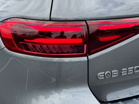 Used 2025 Mercedes-Benz EQB 250+ image 12