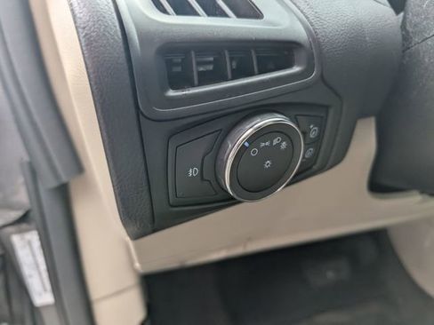 Used 2012 Ford Focus SE image 16