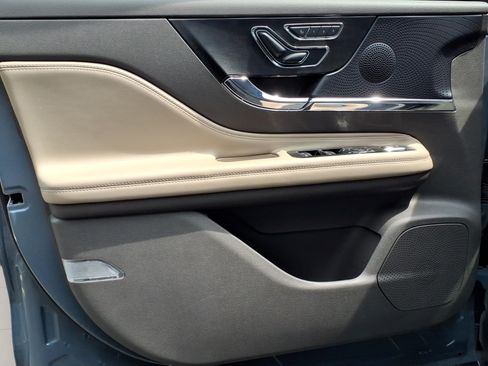Used 2023 Lincoln Corsair FWD image 13