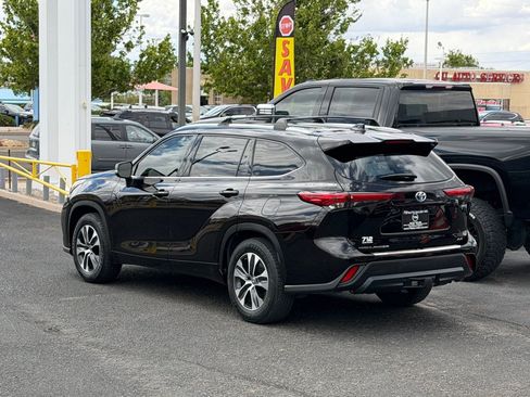 Used 2022 Toyota Highlander XLE FWD image 47