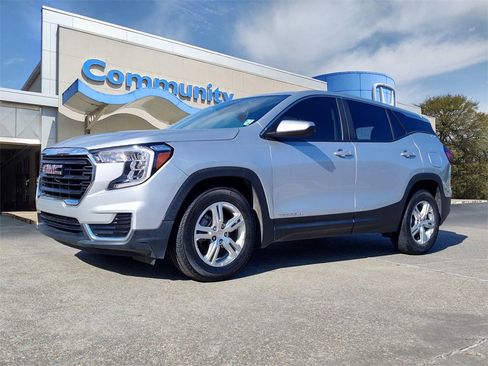 Used 2022 GMC Terrain SLE image 1