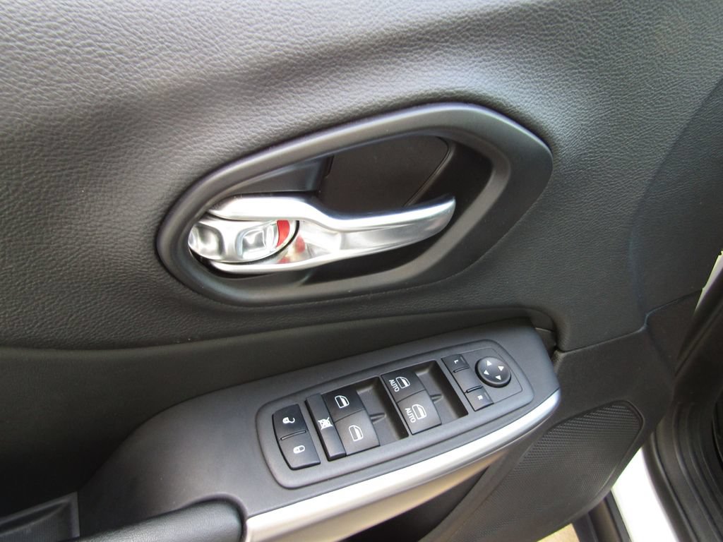 Used 2022 Jeep Cherokee Latitude Lux AWD/4WD image 21