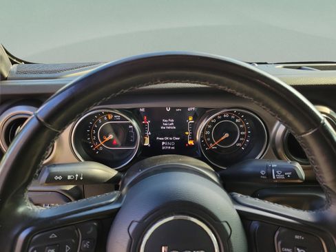 Used 2021 Jeep Gladiator Sport image 15