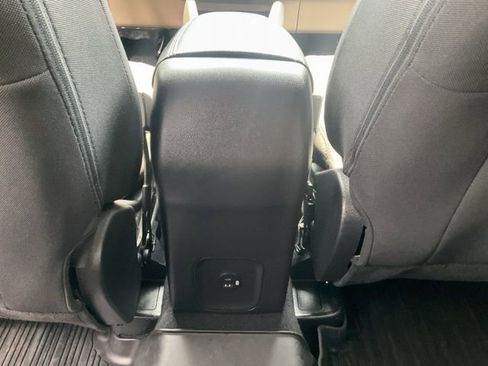 Used 2022 Ford Escape SE image 23