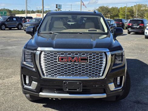Used 2021 GMC Yukon Denali w/ Denali Premium Package image 3