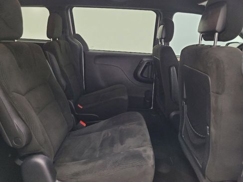Used 2016 Dodge Grand Caravan SXT FWD image 19