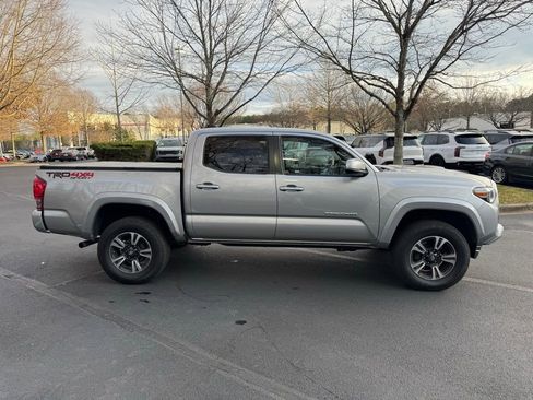 Used 2017 Toyota Tacoma TRD Sport image 18