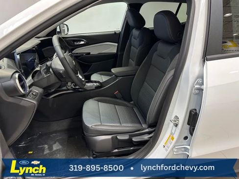 New 2026 Chevrolet Trax LT w/ Driver Confidence Package FWD image 5