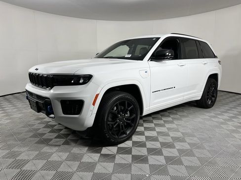 Used 2024 Jeep Grand Cherokee Limited 4xe image 3