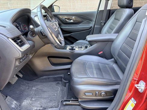 Used 2023 GMC Terrain Denali w/ Denali Premium Package AWD/4WD image 10