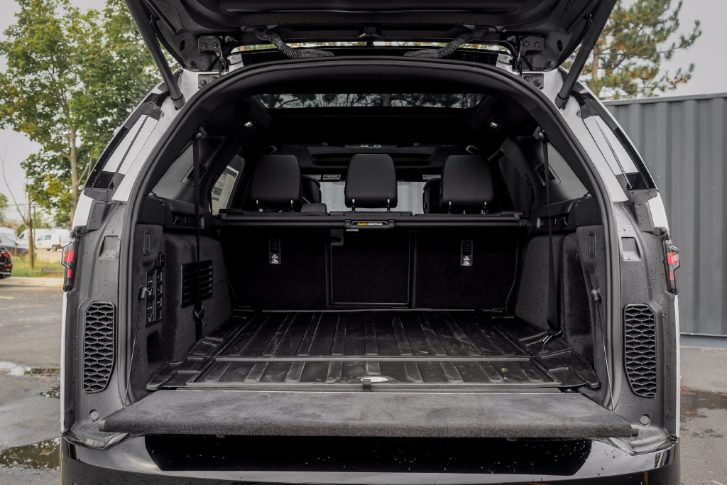 New 2026 Land Rover Discovery Limited Edition AWD/4WD image 8