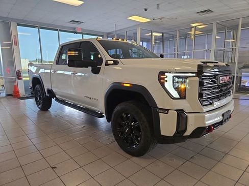 Used 2024 GMC Sierra 2500 AT4 w/ AT4 Premium Plus Package image 2