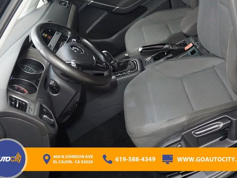 Used 2017 Volkswagen Golf S image 9