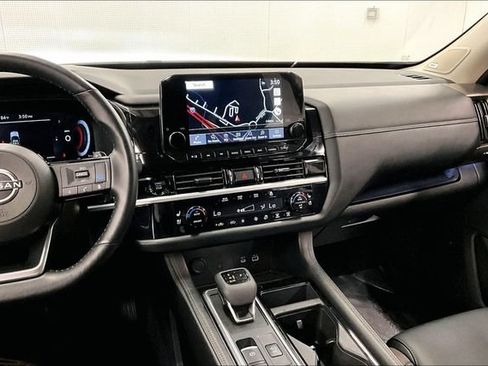 Used 2025 Nissan Pathfinder Platinum AWD/4WD image 7