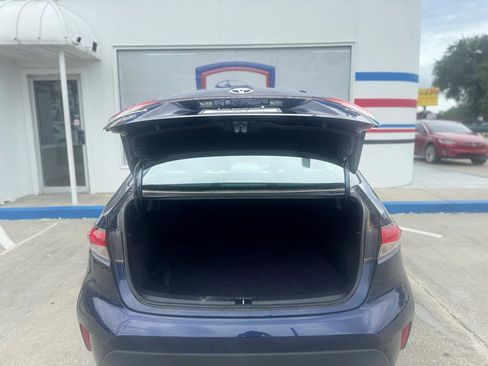Used 2022 Toyota Corolla LE FWD image 64